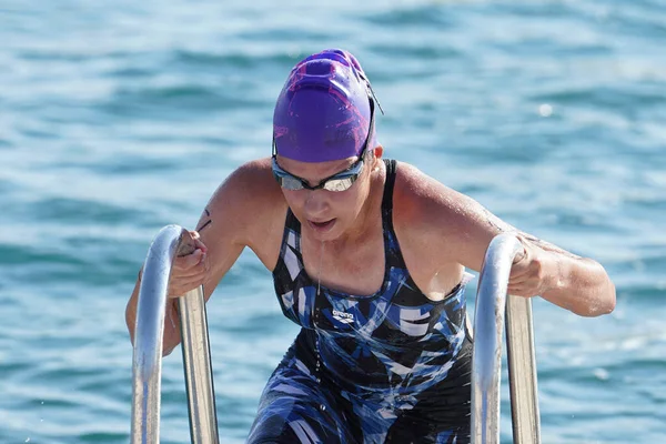 土耳其伊斯坦布尔 2022年7月2日 在Maltepe水上运动节上参加现代五项全能游泳项目的运动员 — 图库照片
