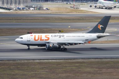 ISTANBUL, TURKIYE - Ağustos 06, 2022: ULS Airlines Cargo Airbus 310-308F (646) İstanbul Uluslararası Havaalanına indi