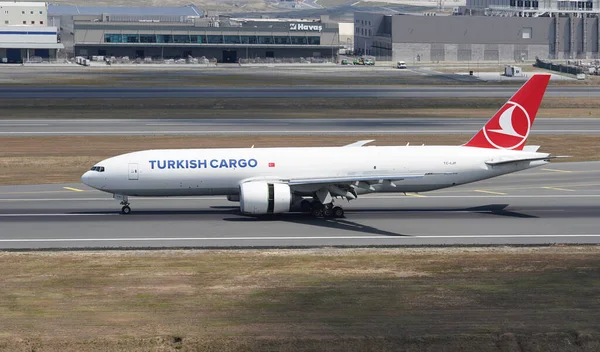 イスタンブール トルコ 8月6 2022 トルコ航空貨物ボーイング777 66578 イスタンブール国際空港への着陸 — ストック写真