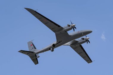 KONYA, TURKIYE - 30 Haziran 2022: Baykar Teknolojileri Bayraktar Akinci UCAV Tiha (PT-5) Anadolu Kartal Hava Kuvvetleri Tatbikatı sırasında Konya Havalimanı üzerinde uçuyordu