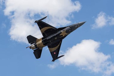 KONYA, TURKIYE - JUNE 30, 2022: Turkish Air Force General Dynamics F-16C Fighting Falcon SoloTurk (4R-23) aerobatic demonstrate over Konya Airport during Anatolian Eagle Air Force Exercise