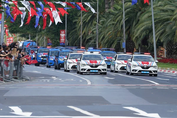 土耳其伊斯坦布尔 2022年8月30日 8月30日土耳其胜利日阅兵式100周年期间在Vatan大道举行的宪兵车辆阅兵式 — 图库照片