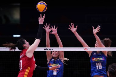 ANKARA, TURKIYE - 14 Temmuz 2022: Orro Alessia ve Chirichella Cristina, Ankara Arena 'da oynanan İtalya-Çin VNL çeyrek final maçında