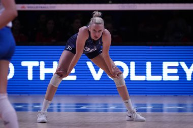 ANKARA, TURKIYE - 13 Temmuz 2022: ABD 'de Frantti Alexandra, Ankara Arena' da Sırbistan 'a karşı VNL çeyrek final maçı