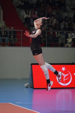 ISTANBUL, TURKIYE - 25 Aralık 2022: Emily Maglio Burhan Felek Spor Salonu 'nda Galatasaray HDI Sigorta ile Türk Hava Yollari Türk Sultanları Ligi karşılaşmasında görev yapıyor