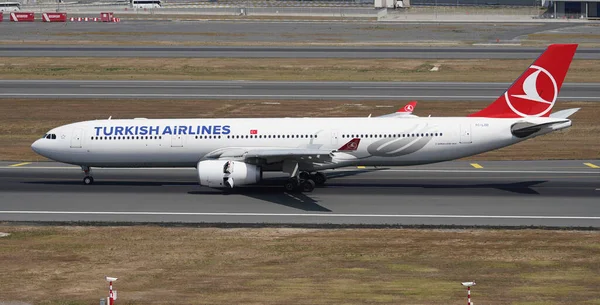 イスタンブール トルコ 2022年8月6日 トルコ航空エアバス330 343E 1554 イスタンブール国際空港への着陸 — ストック写真