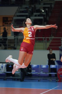 ISTANBUL, TURKIYE - 14 Aralık 2022: Ilkin Aydin Galatasaray HDI Sigorta Savino Del Bene Scandicci CEV Şampiyonlar Ligi volesi Burhan Felek Spor Salonu 'nda oynanan karşılaşmadan önce ısındı