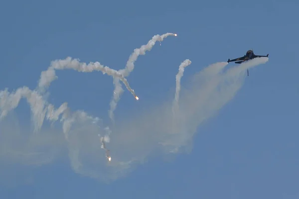 stock image ESKISEHIR, TURKIYE - SEPTEMBER 18, 2022: Turkish Air Force General Dynamics F-16C Fighting Falcon (4R-23) display in Sivrihisar SHG Airshow