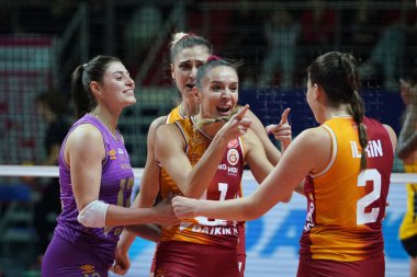 ISTANBUL, TURKIYE - 10 Aralık 2022: Galatasaray 'da Gamze Kiliç - Burhan Felek Spor Salonu' nda Vakıfbank Türkiye Sultanlar Ligi karşılaşması