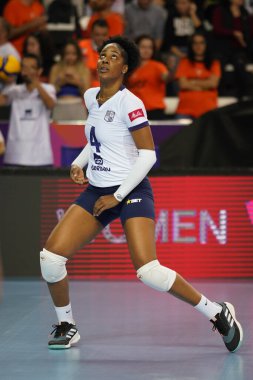 ANTALYA, TURKIYE - 18 ARALIK 2022: Yonkaira Pena, Antalya Spor Salonu 'nda oynanan Dünya Voleybol Şampiyonası' nda Gerdau Minas - Eczacibasi Dynavit 5VB Voleybol Şampiyonası karşılaşmasından önce ısınıyor