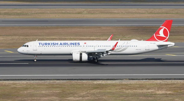 イスタンブール トルコ 2022年8月6日 トルコ航空エアバスA321 271Nx 8794 がイスタンブール国際空港に着陸 — ストック写真