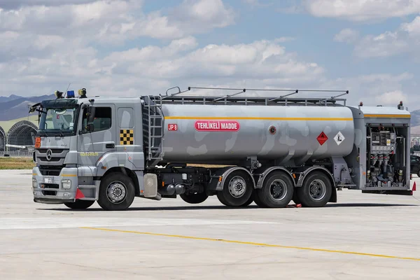 Konya Turkiye Juni 2022 Brandstoftankwagen Konya Airport Tijdens Anatolische Adelaarsoefening — Stockfoto
