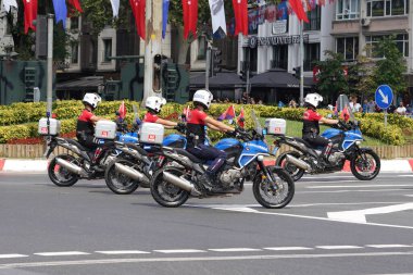 İSTANBUL, TÜRKİYE - 30 Ağustos 2022: 30 Ağustos 'ta Vatan Bulvarı' nda düzenlenen Motorize Jandarma geçit töreni