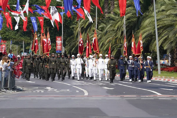 Istanbul Turkiye August 2022 Soldaten Marcheren Tijdens 100Ste Verjaardag Van — Stockfoto