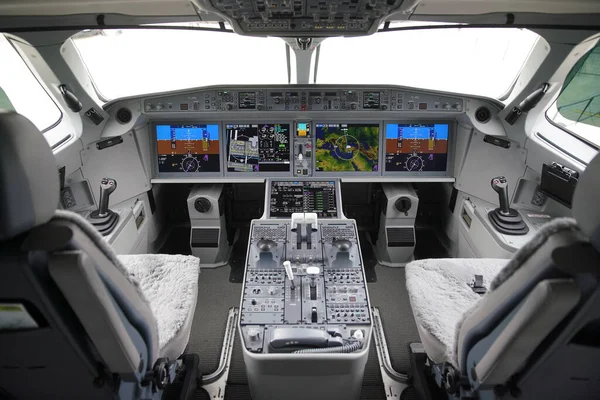 Istanbul Turquia Outubro 2022 Cockpit Air Baltic Airbus A220 371 — Fotografia de Stock