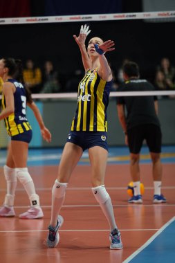 ISTANBUL, TURKIYE - 13 Kasım 2022: Vakıfbank - Fenerbahçe Opet Türkiye Sultanlar Ligi karşılaşması öncesinde Vakıf Spor Salonu 'nda Anna Lazareva ısındı