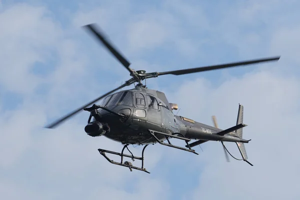 Istanbul Turkiye November 2022 Eurocopter As350 Ecureuil Летить Над Стамбулом — стокове фото