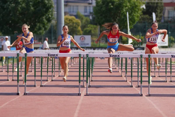 Denizli Turkiye Června 2022 Atleti Běžící 100 Metrů Překážky Během — Stock fotografie