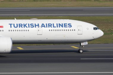 ISTANBUL, TURKIYE - SEPTEMBER 17, 2022: Turkish Airlines Boeing 777-3F2ER (44128) landing to Istanbul International Airport