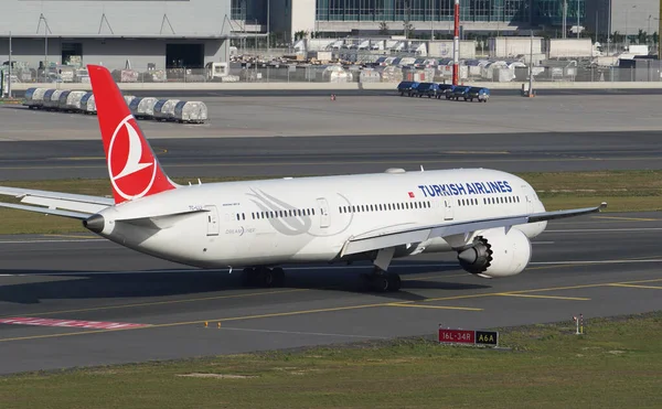 Istanbul Turkiye Сентябрь 2022 Turkish Airlines Boeing 787 65809 Landing — стоковое фото