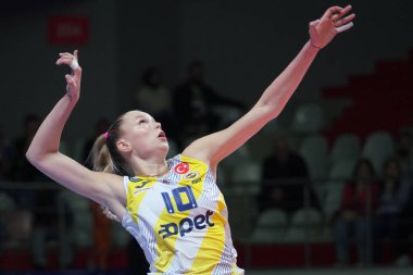 ISTANBUL, TURKIYE - 21 Ocak 2023: Arina Fedorovtseva, Burhan Felek Spor Salonu 'nda oynanan Fenerbahçe Opet vs Nilufer Belediyespor Türkiye Sultanlar Ligi karşılaşmasında