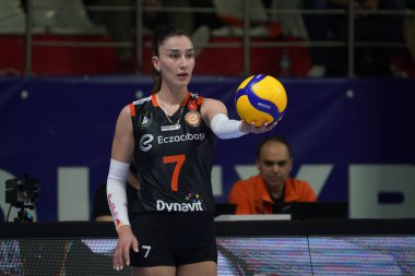 ISTANBUL, TURKIYE - 21 Ocak 2023: Hande Baladin, Burhan Felek Spor Salonu 'nda Türk Hava Yollari vs Eczacibasi Dynavit Türk Sultanlar Ligi karşılaşmasında görev yapıyor