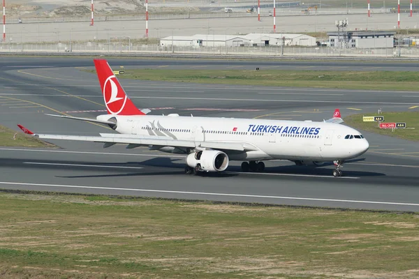 イスタンブール トルコ 2022年10月1日 トルコ航空エアバスA330 343E 1483 イスタンブール国際空港への着陸 — ストック写真