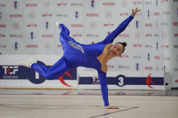 Istanbul Turkieye エイプリル01 2023 好気性体操トルコ選手権中にアーイセ ベグム オンバシが行う — ストック写真