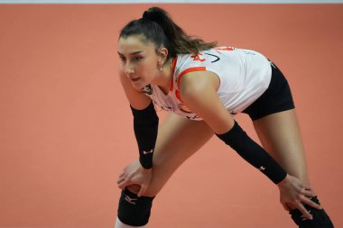 ISTANBUL, TURKIYE - 23 Mart 2023: Eczacibasi Dynavit 'te Hande Baladin, Burhan Felek Spor Salonu' nda oynanan CEV Şampiyonlar Ligi Volesi karşılaşması