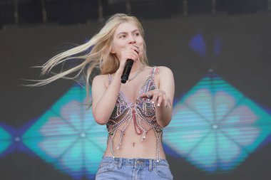 İSTANBUL, TURKIYE - 23 Nisan 2023: Türk Şarkıcı Aleyna Tilki 23 Nisan Ulusal Egemenlik ve Çocuk Günü boyunca konser