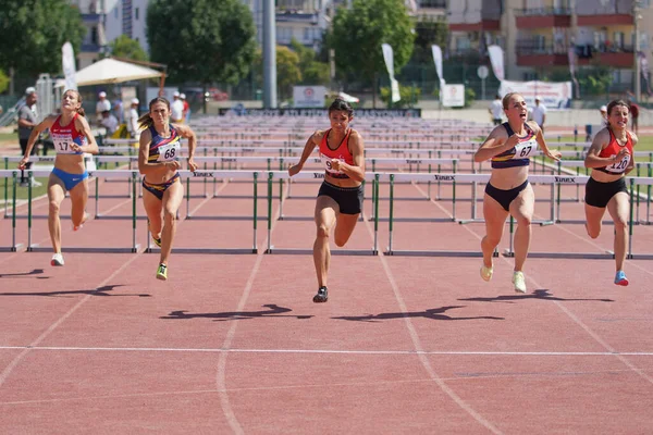 Denizli Turchia Luglio 2022 Atleti Che Corrono 100 Metri Ostacoli — Foto Stock