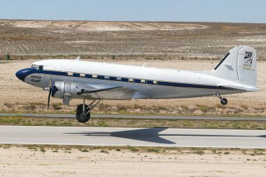 ESKISEHIR, TURKIYE - 18 Eylül 2022: M.S.O Hava ve Uzay Müzesi Douglas DC-3A (2204) Sivrihisar SHG Hava Gösterisi