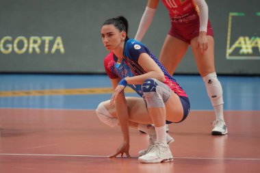 ISTANBUL, TURKIYE - 15 Mart 2023: Vakifbank 'ta Raphaela Folie, Vakıfbank' ta Vero Volley Milano CEV Şampiyonlar Ligi Volesi Şampiyonlar Ligi Volesi karşılaşması