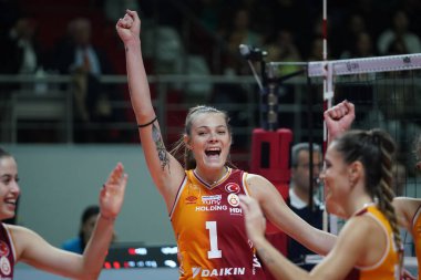 ISTANBUL, TURKIYE - 14 Aralık 2022: Galatasaray 'da Anthi Vasilantonaki, Savino Del Bene Scandicci CEV Şampiyonlar Ligi Volley karşılaşması Burhan Felek Spor Salonu' nda