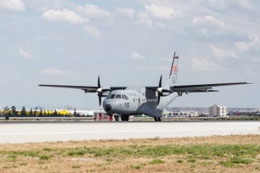 KONYA, TURKIYE - 30 Haziran 2022: Türk Hava Kuvvetleri CASA CN-235M-100 (C-112) Anadolu Kartal Hava Kuvvetleri Tatbikatı sırasında Konya Havalimanı 'nda taksicilik