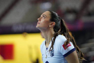 ANTALYA, TURKIYE - 18 Aralık 2022: Julia Kudiess, Antalya Spor Salonu 'nda oynanan Dünya Voleybol Şampiyonası' nda Gerdau Minas - Eczacibasi Dynavit 5VB Dünya Voleybol Şampiyonası karşılaşmasından önce ısındı