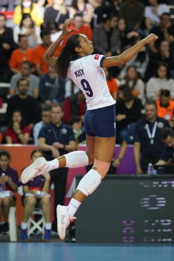 ANTALYA, TURKIYE - 18 Aralık 2022: Kisy Nascimento, Antalya Spor Salonu 'nda oynanan Dünya Voleybol Şampiyonası' nda Gerdau Minas 'a karşı Eczacibasi Dynavit 5VB Voleybol Şampiyonası karşılaşmasından önce ısındı