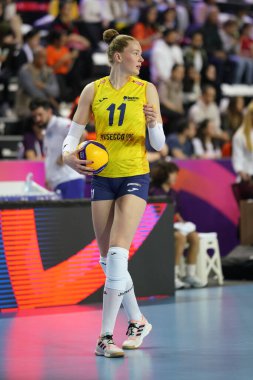 ANTALYA, TURKIYE - 17 Aralık 2022: Isabelle Haak, Antalya Spor Salonu 'nda Imoco Volley Conegliano, Gerdau Minas 5VB Voleybol Kadınlar Dünya Voleybol Şampiyonası karşılaşmasından önce ısınıyor