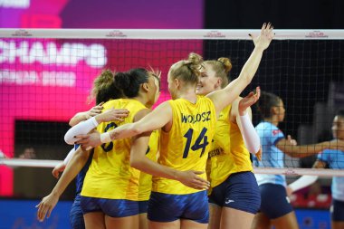 ANTALYA, TURKIYE - 17 Aralık 2022: Imoco Volley Conegliano oyuncuları Gerdau Minas 5VB Voleybol Kadınlar Kulübü Dünya Şampiyonası maçında skor puanını kutluyorlar