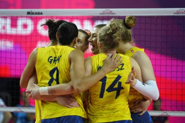 ANTALYA, TURKIYE - 17 Aralık 2022: Imoco Volley Conegliano oyuncuları Gerdau Minas 5VB Voleybol Kadınlar Kulübü Dünya Şampiyonası maçında skor puanını kutluyorlar