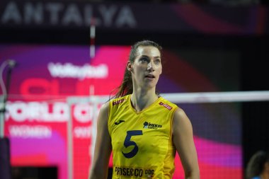 ANTALYA, TURKIYE - 17 Aralık 2022: Imoco Volley Conegliano 'da Robin De Kruijf, Antalya Spor Salonu' nda Gerdau Minas FiVB Voleybol Kadınlar Dünya Kulüpler Şampiyonası karşılaşması