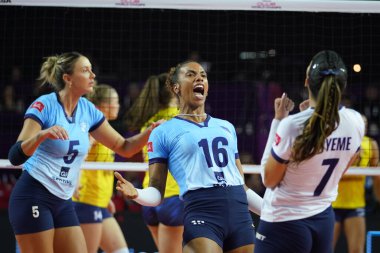 ANTALYA, TURKIYE - 17 Aralık 2022: Imoco Volley Conegliano 'da Priscila Souza, Antalya Spor Salonu' nda Gerdau Minas FiVB Voleybol Kadınlar Dünya Kulüpler Şampiyonası karşılaşması