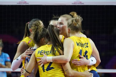 ANTALYA, TURKIYE - 17 Aralık 2022: Imoco Volley Conegliano oyuncuları Gerdau Minas 5VB Voleybol Kadınlar Kulübü Dünya Şampiyonası maçında skor puanını kutluyorlar