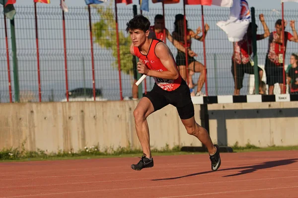 Denizli Turkieye 2022年7月17日 デニズリ アルバヤラック陸上トラックのバルカン陸上競技U20選手権中に4X400メートルリレーを実行している未定義の選手 — ストック写真