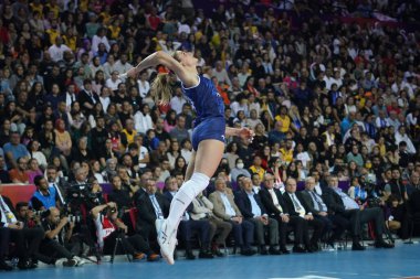 ANTALYA, TURKIYE - 18 Aralık 2022: Federica Squarcini, Imoco Volley Conegliano - Vakıfbank Beşlisi Voleybol Kadınlar Kulübü Dünya Şampiyonası Finali 'nde görev yapıyor.