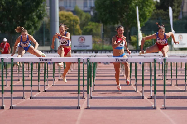 Denizli Turquía Julio 2022 Atletas Corriendo 100 Metros Obstáculos Durante —  Fotos de Stock