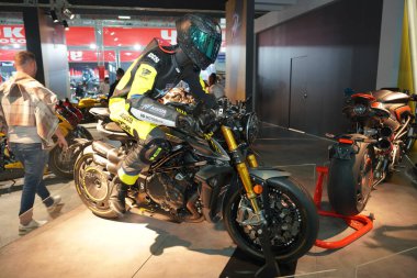 ISTANBUL, TURKIYE - 29 Nisan 2023: MV Agusta Rush motosikleti İstanbul Sergi Merkezi 'ndeki Motosiklet Fuarı' nda sergileniyor