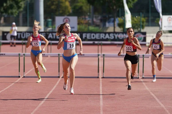 Denizli Turchia Luglio 2022 Atleti Che Corrono 400 Metri Ostacoli — Foto Stock