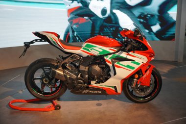 ISTANBUL, TURKIYE - 29 Nisan 2023: MV Agusta Reparto Corse motosikleti İstanbul Fuar Fuarı 'nda sergileniyor