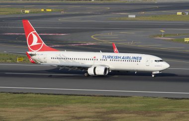 ISTANBUL, TURKIYE - SEPTEMBER 17, 2022: Turkish Airlines Boeing 737-8F2 (60014) landing to Istanbul International Airport